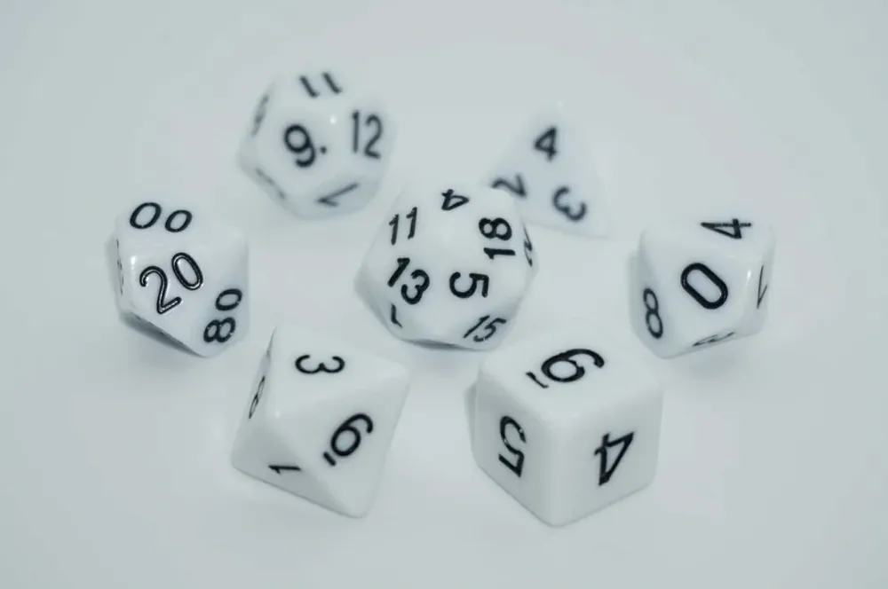 A Role Playing Dice Set White with black numbers | Prissänkt