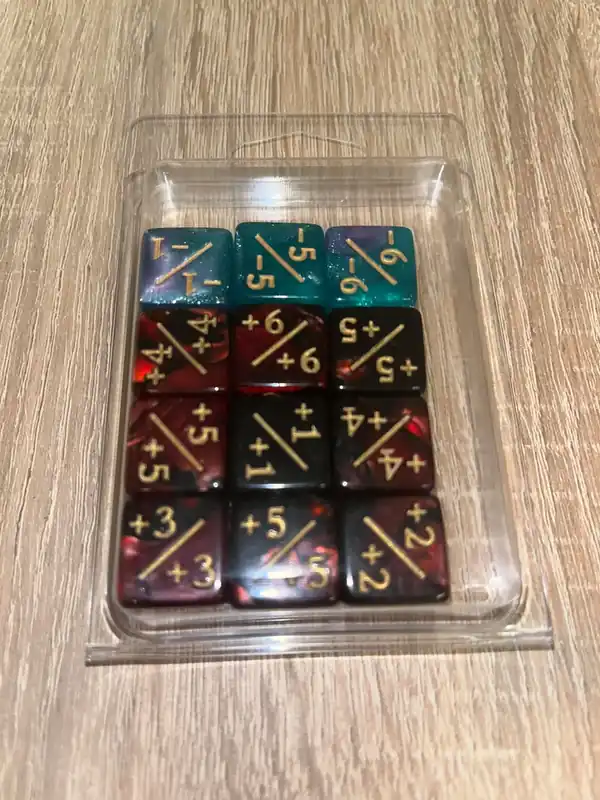 Nedsatt pris - Red/Black Positive/Negative D6 Dice 16 mm (12st)