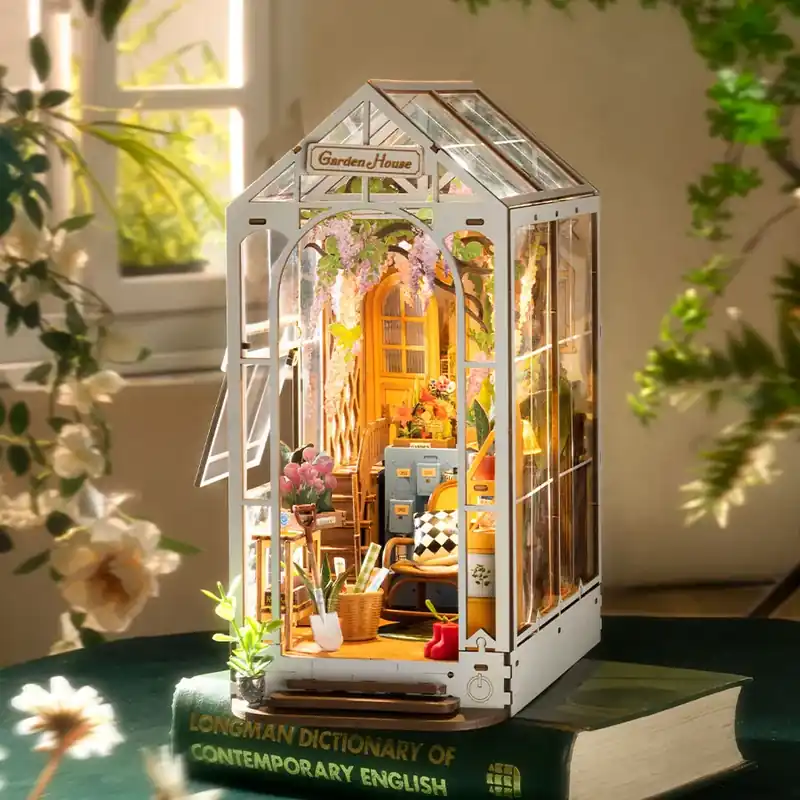 Garden House - Book Nook Kit - Rolife - Premiumkvalitet