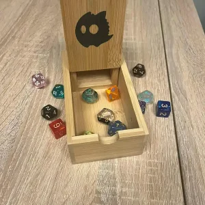Wooden Dice Tower Dragons Lair - Bara idag
