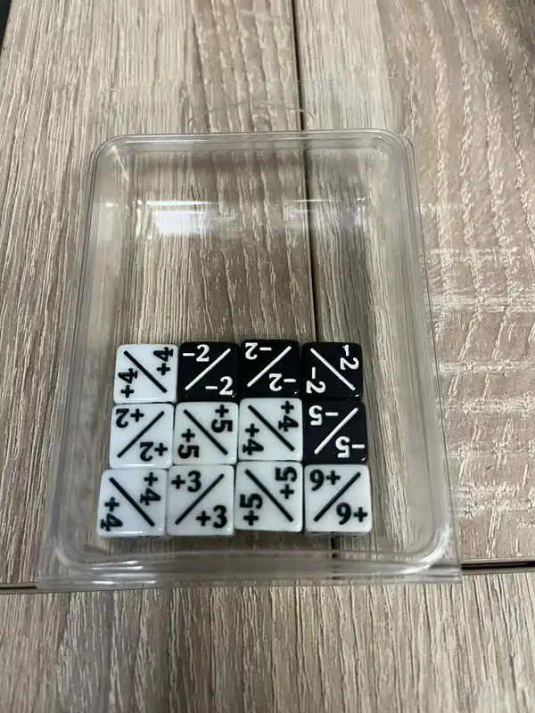 Ny produkt - Vit/Svart Positive/Negative D6 Dice 12 mm (12st)