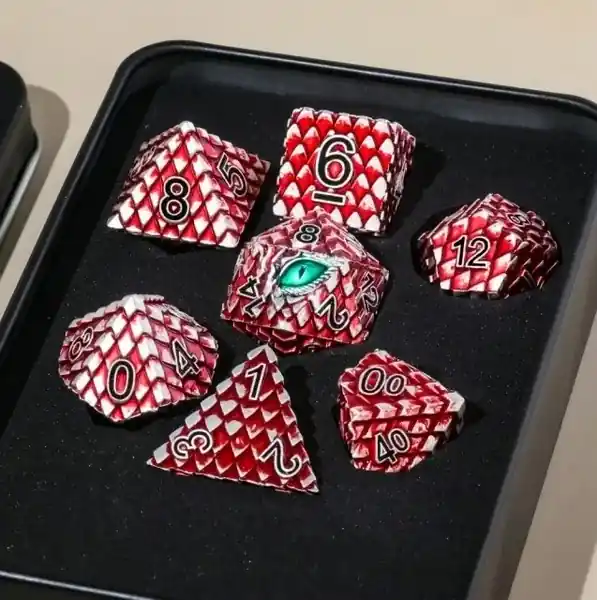 A Role Playing Dice Set Metallic - Dragon Scale Red | Bara denna vecka