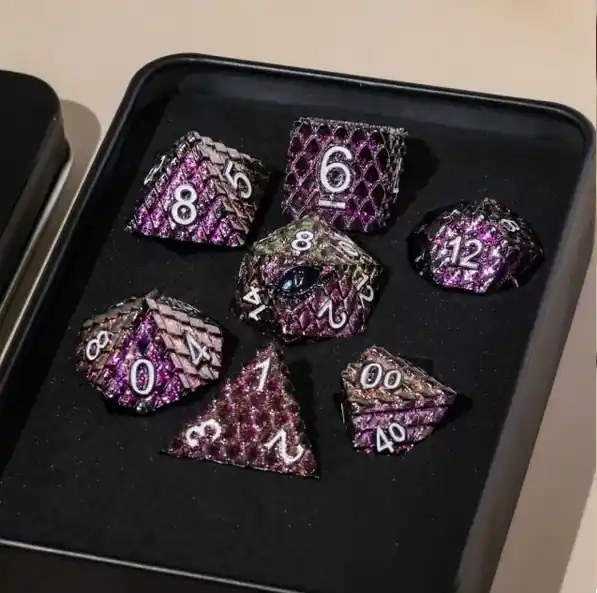 A Role Playing Dice Set Metallic Dragon Scale Dark Rose - Sista chansen