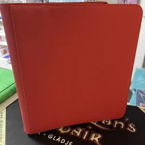 Zip Cardbinder 12 Pocket 480 Cards Red - Sista chansen