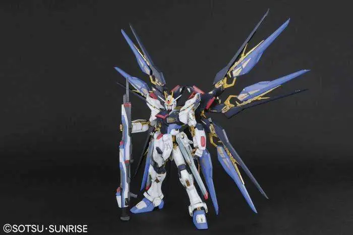 PG Gundam Strike Freedom 1/60 – Perfekt för Samlare och Modellbyggare | Smidig beställning