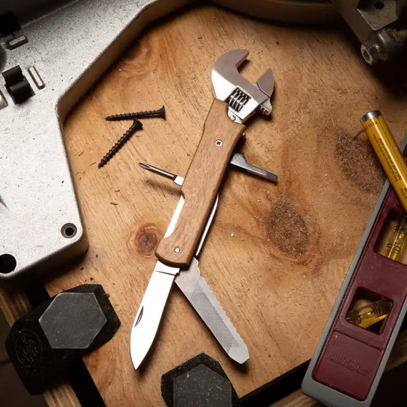Nyhet i webbutiken | Kikkerland - Wooden Wrench Multi-tool - 1.5 x 6.25 x 0.75 inches
