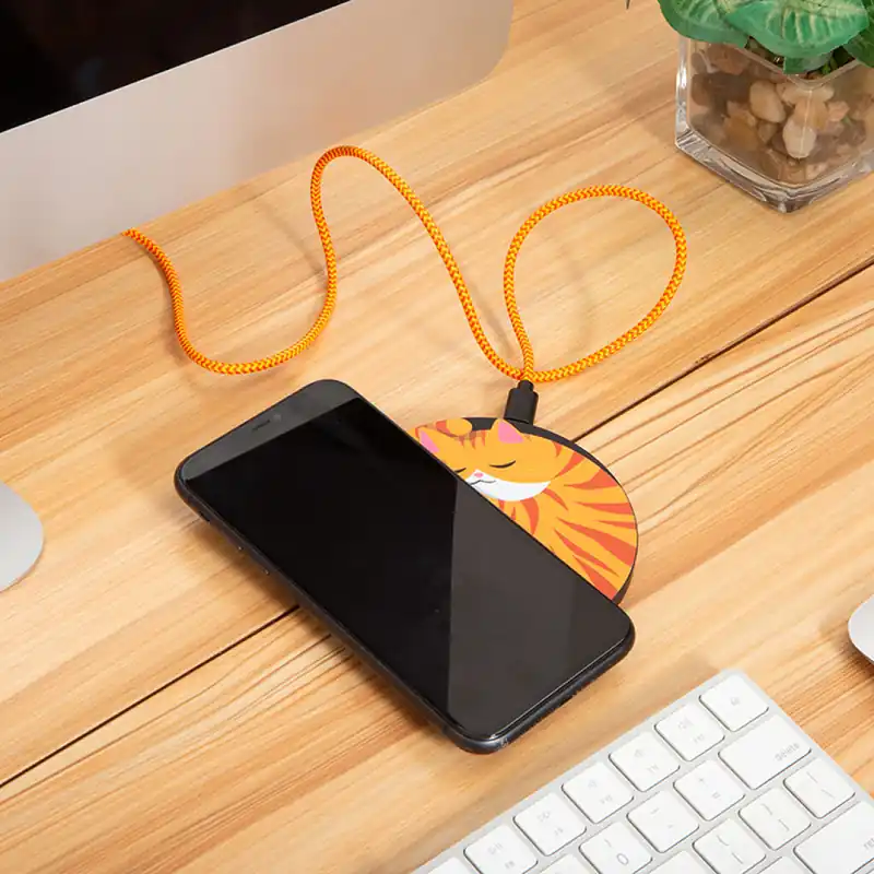 Kikkerland - Sleepy Cat Wireless Charger - Diameter 4 inches, Thickness 0.25 inches - Precis inkommet