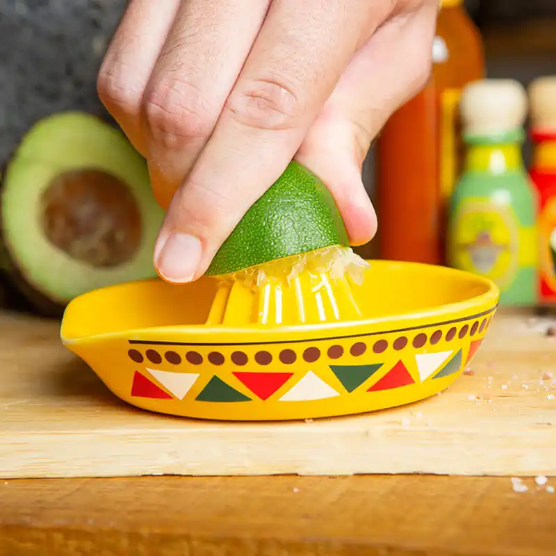 Kikkerland - Sombrero Citrus Squeezer - 4.75" x 4.5" x 1.75" | Spara nu