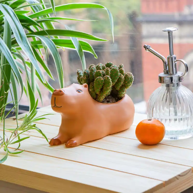 Nyhet - Kikkerland - Cappy the Capybara Planter - Large
