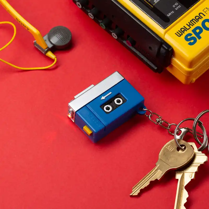 Köp idag - Kikkerland - Tape Player LED Keychain (KR113)