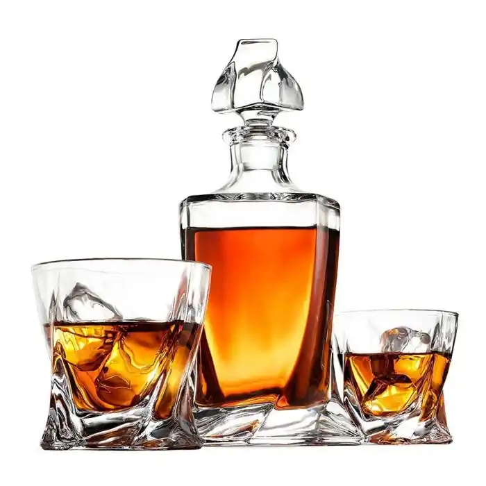 Nästan slut | Mikamax - Twisted Decanter Set